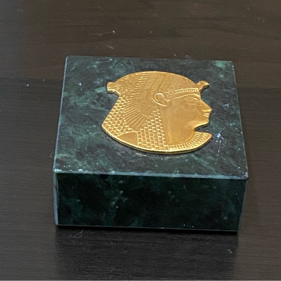 Vintage Brass Cleopatra Egyptian on Granite Stone 2x2 Square Paperweight - Picture 8 of 8